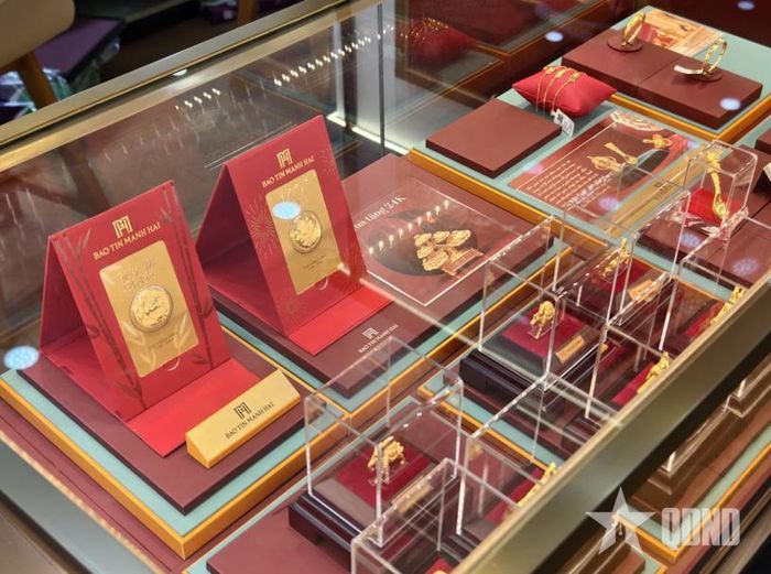 Giá vàng hôm nay (17-7): Vàng trong nước, vàng thế giới cùng giảm. Ảnh minh họa: HẢI MINH