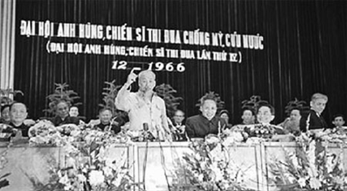 Chủ tịch Hồ Chí Minh tại Đại hội Anh hùng, chiến sĩ thi đua lần thứ IV, năm 1966. Ảnh tư liệu