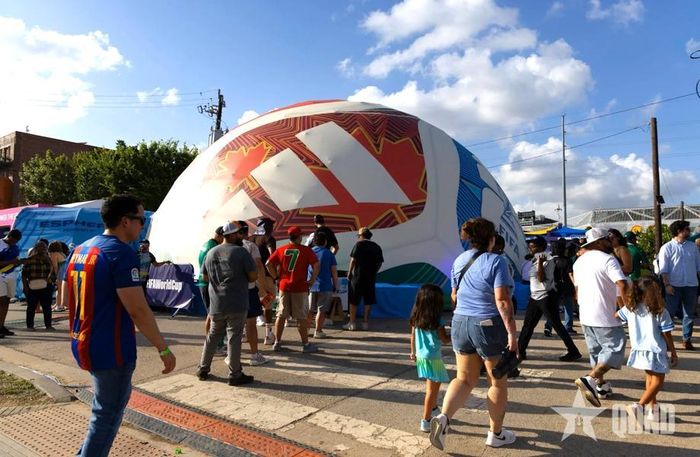 Đông đảo cổ động viên kéo về Houston những ngày diễn ra World Cup 2026.