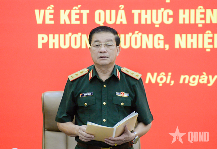 Thượng tướng Trương Thiên Tô chủ trì hội nghị.