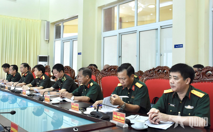  Các đại biểu tham dự buổi kiểm tra tại Bộ CHQS TP Hải Phòng.