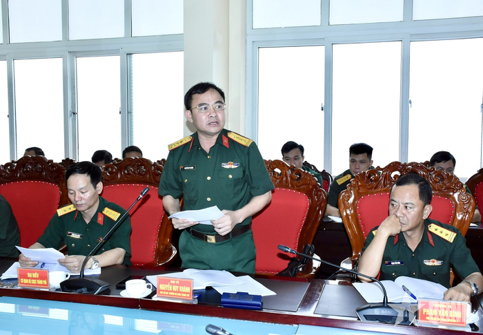 Đại tá Nguyễn Huy Khánh, Phó chỉ huy trưởng Bộ CHQS TP Hải Phòng phát biểu. 