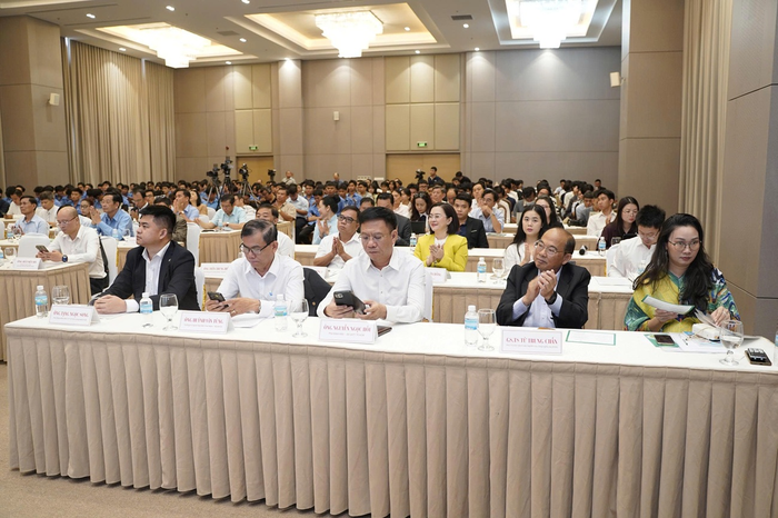 Các đại biểu tham dự hội thảo.