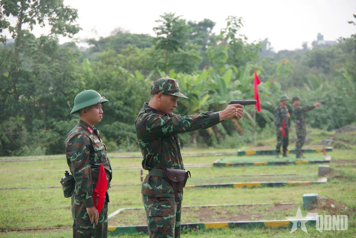 Các thí sinh sôi nổi tranh tài trong các phần thi.