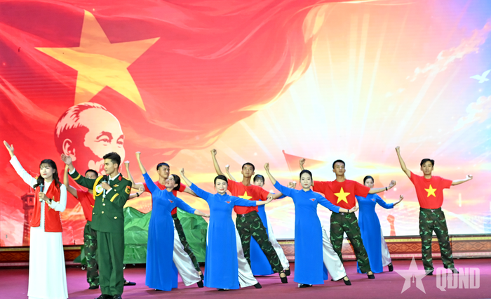 Phần thi tuyên truyền viên trẻ của đội thi Cơ quan Binh đoàn. 