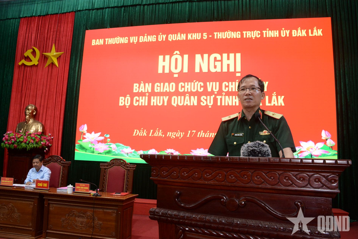 Thiếu tướng Lương Đình Chung, Bí thư Đảng ủy, Chính ủy Quân khu 5 phát biểu chỉ đạo.