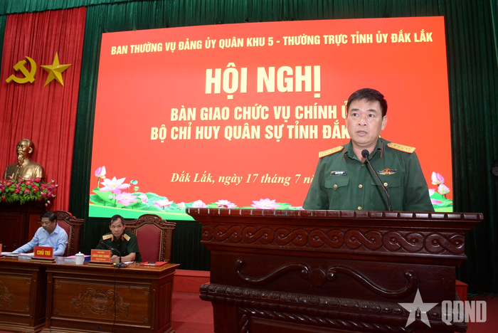 Đại tá Đinh Văn Hưng phát biểu cảm ơn sự quan tâm, giúp đỡ của Quân khu 5 và tỉnh Đắk Lắk trong thời gian qua.