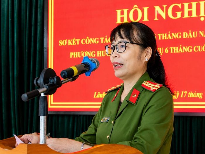Đại tá Võ Thị Trinh - Phó Giám đốc Công an TP Đà Nẵng phát biểu chỉ đạo tại hội nghị.