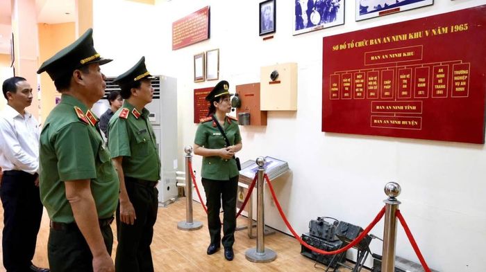 Tham quan nơi lưu giữ nhiều kỷ vật tại Khu Di tích lịch sử An ninh Khu V