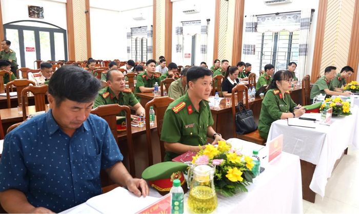 Các đại biểu tham dự hội nghị.