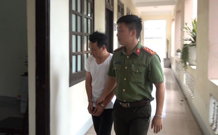  Cơ quan công an dẫn giải Lê Văn Chiến về trụ sở 