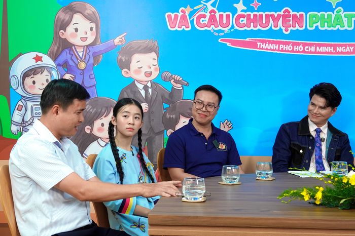  Trưởng khoa Thẩm mỹ Nghệ thuật - Nhà Thiếu nhi TPHCM Phạm Hồng Tuấn chia sẻ tại tọa đàm. Ảnh: THÚY BÌNH 