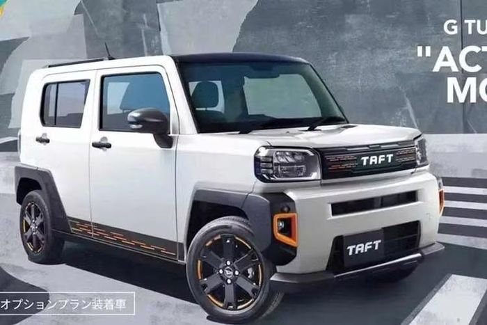 Ngoài hai phiên bản mới, các biến thể Daihatsu Taft 2027 tiêu chuẩn gần như không thay đổi về thiết kế. Điểm mới duy nhất ở ngoại thất là màu sơn Spark Orange được bổ sung vào danh mục tùy chọn.