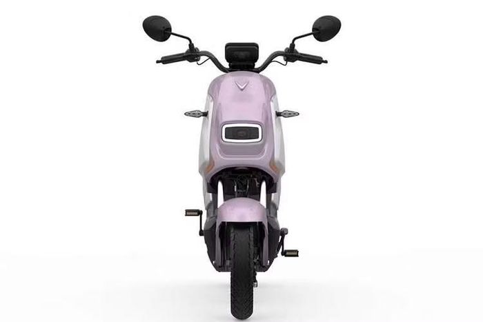 Việc giới hạn tốc độ cho xe máy điện VInfast Amio S2 cũng được xem là giải pháp giúp tăng tính an toàn trong quá trình sử dụng, đồng thời tạo thêm lựa chọn cho các bậc phụ huynh khi tìm phương tiện đưa đón hoặc để con tự chủ việc đi học.