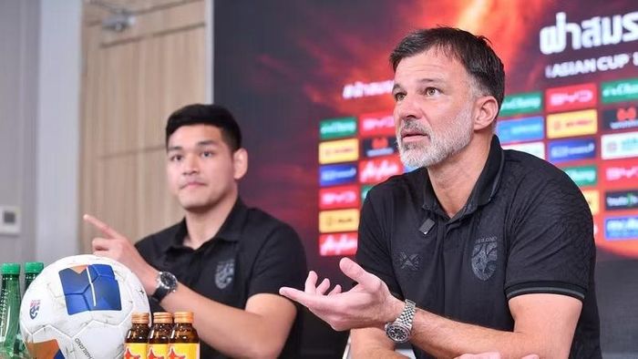 HLV Anthony Hudson của Thái Lan đánh giá khá cao cơ hội địch AFF Cup của đội tuyển Việt Nam.