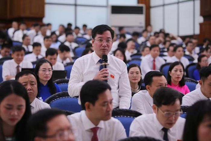 Đại biểu chất vấn tại Kỳ họp thứ 4, HĐND tỉnh Thanh Hóa khóa XIX.