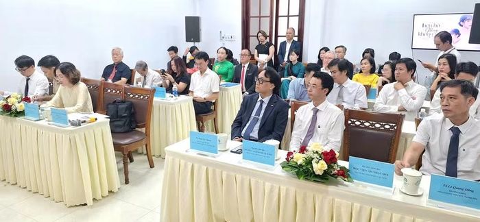 Các đại biểu tham dự lễ khai giảng.