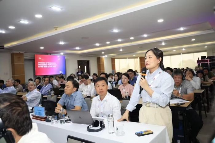 Chuyên gia trao đổi tại hội thảo. Ảnh: Lê Cúc.