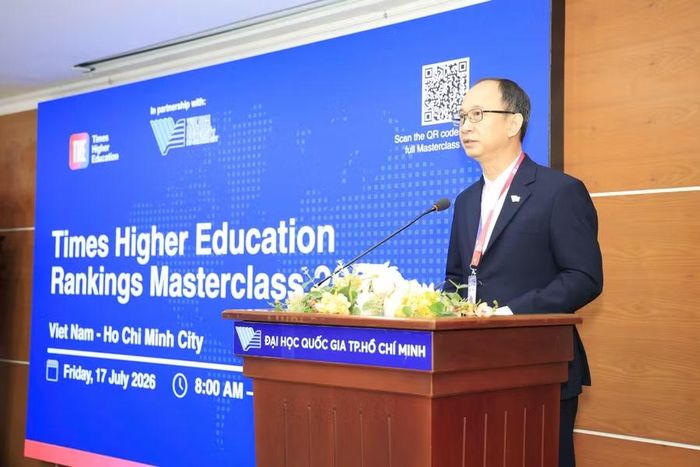  PGS. TS. Trần Cao Vinh, Phó Giám đốc Đại học Quốc gia TPHCM, phát biểu tại hội thảo. Ảnh: Lê Cúc. 