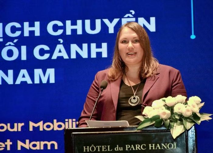 Bà Kendra Rinas - Trưởng Phái đoàn IOM tại Việt Nam phát biểu tại hội thảo.