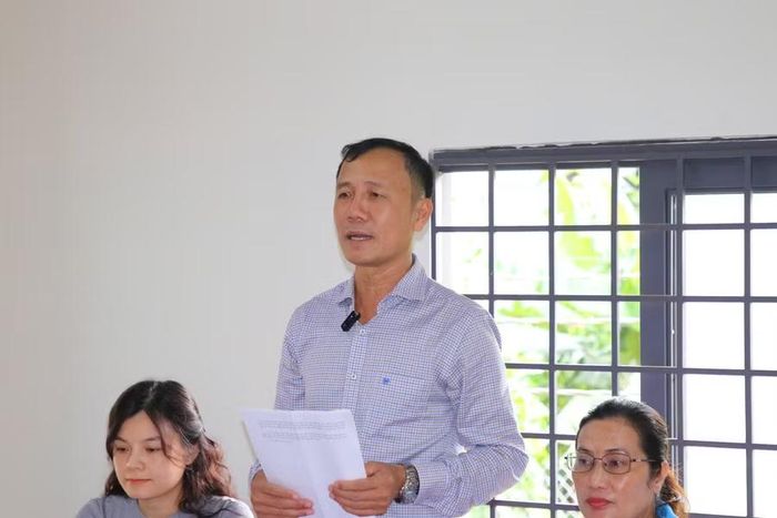 Ông Nguyễn Văn Quang - Phó Trưởng phòng Văn hóa - Xã hội xã phát biểu tại lễ khai giảng.