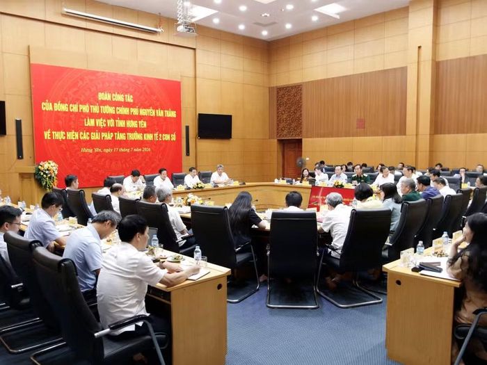 Quang cảnh buổi làm việc.