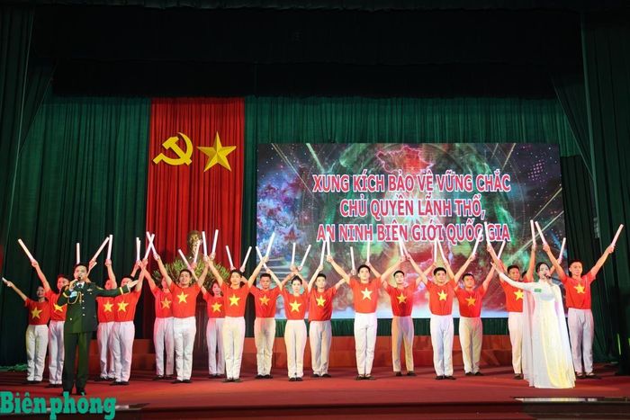 Đội thi Học viện Biên phòng truyền tải thông điệp đổi mới sáng tạo, chuyển đổi số gắn với nhiệm vụ bảo vệ chủ quyền lãnh thổ, an ninh biên giới quốc gia. Ảnh: Xuân Khoa