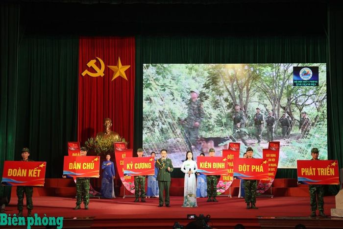 Đội thi Ban Chỉ huy Bộ đội Biên phòng tỉnh Thanh Hóa khẳng định tinh thần xung kích, sáng tạo của tuổi trẻ trong thực hiện Nghị quyết Đại hội Đảng bộ Quân đội lần thứ XII. Ảnh: Xuân Khoa
