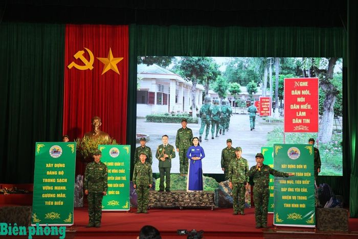 Đội thi Ban Chỉ huy Bộ đội Biên phòng tỉnh An Giang truyền tải tư duy mới về quốc phòng, bảo vệ Tổ quốc theo tinh thần Nghị quyết Đại hội XIV của Đảng. Ảnh: Xuân Khoa