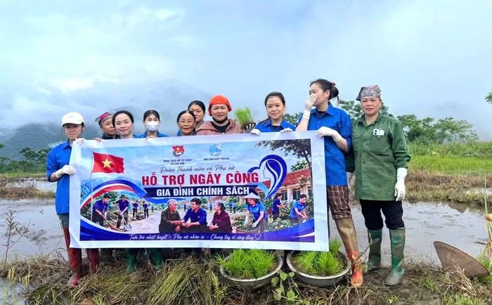 Hưởng ứng các hoạt động kỷ niệm 79 năm Ngày Thương binh - Liệt sĩ (27/7/1947 - 27/7/2026), đoàn viên, thanh niên tại nhiều địa phương của tỉnh Phú Thọ đã đồng loạt ra quân hỗ trợ gia đình chính sách, góp phần lan tỏa truyền thống "Đền ơn đáp nghĩa" bằng những hành động cụ thể, ý nghĩa.