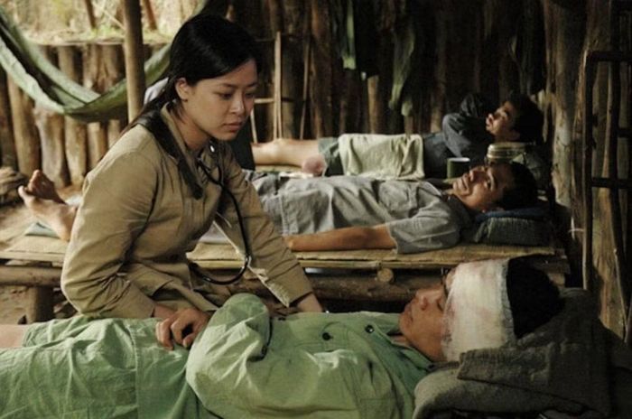 Sau khi bộ phim Đừng đốt chiếu khai mạc sẽ có chương trình giao lưu giữa khán giả với đạo diễn, diễn viên, nhà sản xuất và gia đình liệt sĩ, bác sĩ Đặng Thùy Trâm.