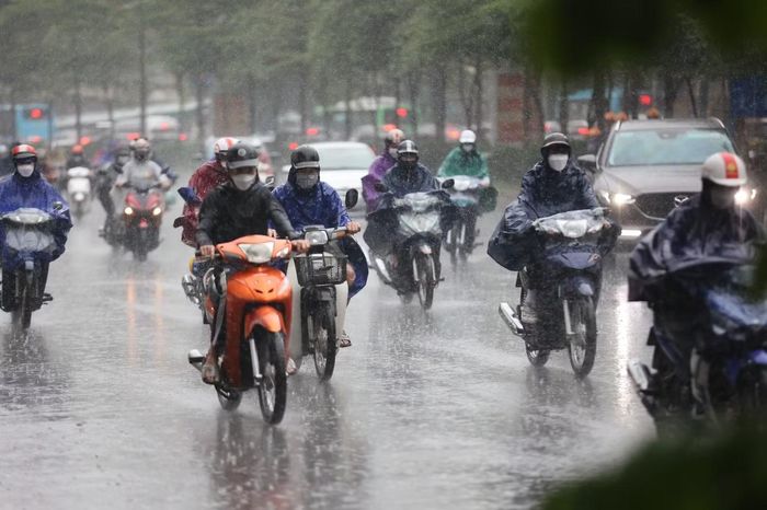 Miền Bắc tiếp tục có mưa dông trong hôm nay (17/7).