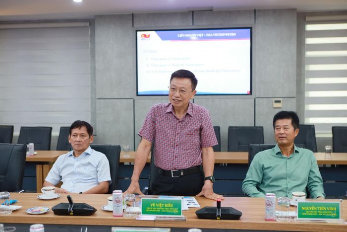 Đồng chí Vũ Việt Kiều - Phó Bí thư Thường trực Đảng ủy Vietsovpetro bày tỏ niềm tin vào sự phối hợp, gắn kết giữa hai đơn vị.