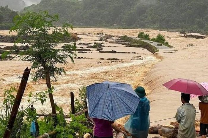 Nước suối dâng cao làm ngập nhiều diện tích ruộng của người dân khu vực Hua Trai, xã Chiềng Lao. Ảnh UBND xã Chiềng Lao