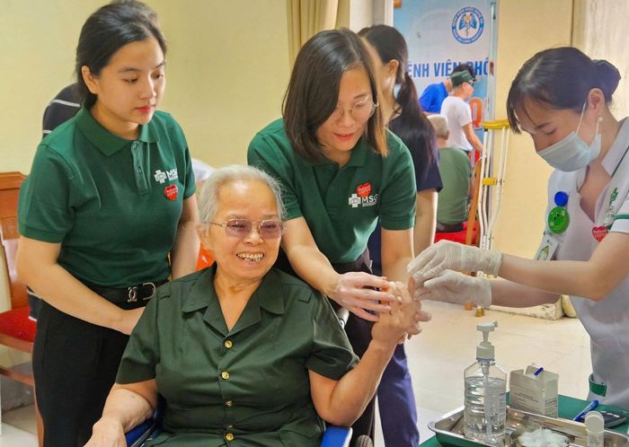 Các thương, bệnh binh được khám, tư vấn và sàng lọc sức khỏe bằng nhiều kỹ thuật hiện đại.