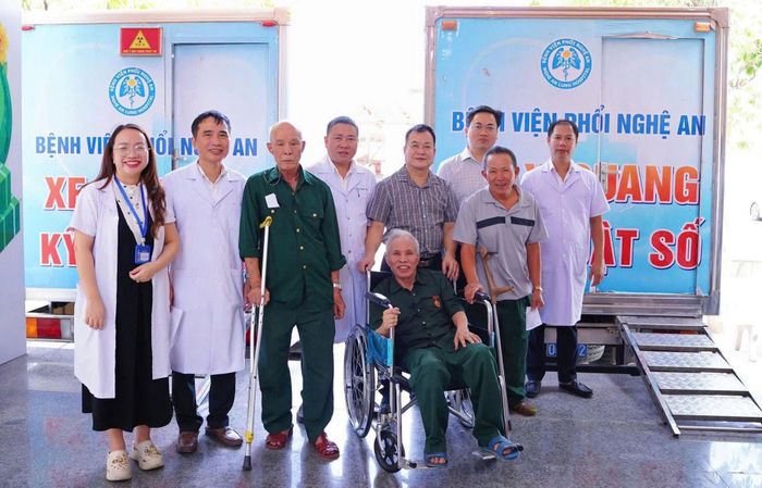 Mỗi cuộc thăm khám không chỉ chăm sóc sức khỏe mà còn thể hiện sự tri ân đối với người có công với cách mạng.