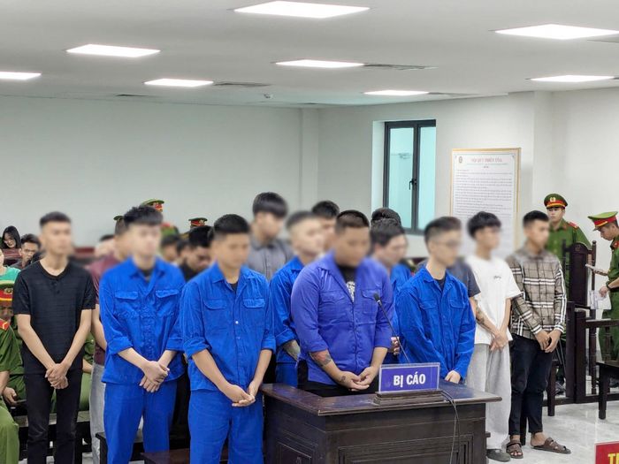 Nhóm bị cáo tại phiên tòa.