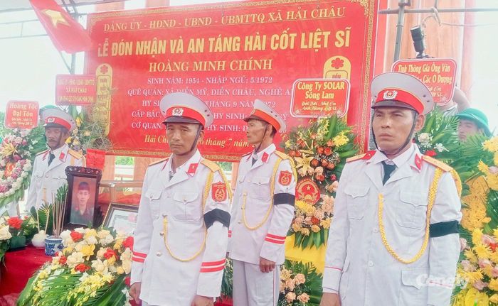Lễ đón nhận và an táng hài cốt liệt sĩ Hoàng Minh Chính trở về quê hương hơn nữa thế kỷ.