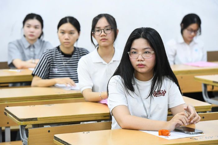Cả nước có hơn 1 triệu thí sinh tốt nghiệp THPT mỗi năm. Ảnh: Thạch Thảo