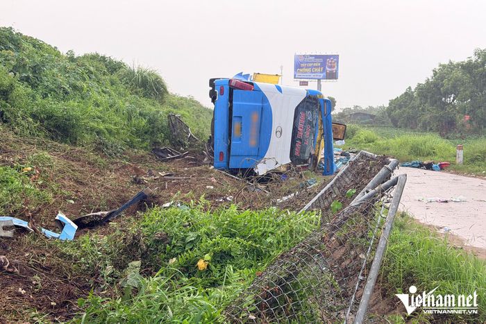 Hiện trường vụ tai nạn trên cao tốc. Ảnh: Đình Hiếu