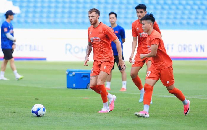 Tài Lộc có vai trò rất quan trọng. HLV Kim Sang Sik khẳng định sự góp mặt của cầu thủ này cùng Hoàng Hên, Xuân Son... giúp tuyển Việt Nam mạnh hơn nhiều.