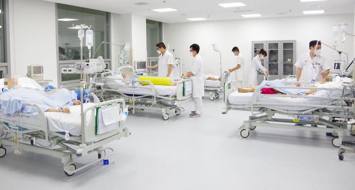 Các bệnh nhân đang được điều trị tại Khoa Hồi sức Thần kinh (Bệnh viện Trung ương Quân đội 108).