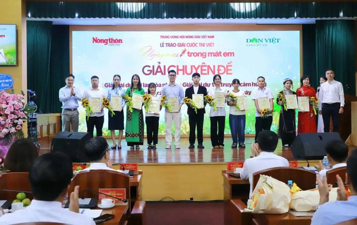 Các tác giả đoạt giải Chuyên đề.