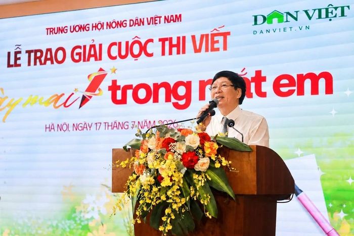 Ông Hồ Quang Lợi - Phó Chủ tịch Hội Truyền thông số Việt Nam, chia sẻ về quá trình chấm thi. Ảnh: Thanh Ngọc.