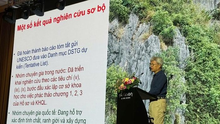  PGS.TS Trần Tân Văn trình bày báo cáo đề dẫn về kết quả nghiên cứu bước đầu xây dựng hồ sơ đề cử Di sản thế giới.