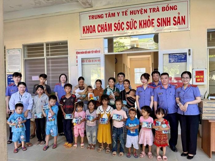  VKSND khu vực 2 tham gia các hoạt động an sinh xã hội.