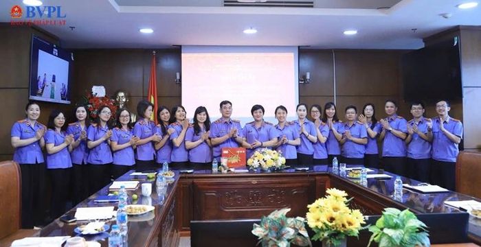  Đại biểu chụp ảnh lưu niệm.