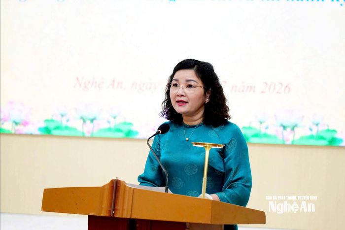 Đồng chí Nguyễn Thị Hồng Hoa - Ủy viên Ban Thường vụ, Chủ nhiệm Ủy ban Kiểm tra Tỉnh ủy phát biểu tại hội nghị. Ảnh: T.L