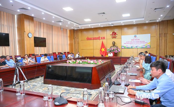 Các đại biểu tham dự hội nghị tại điểm cầu Nghệ An. Ảnh: Thành Cường