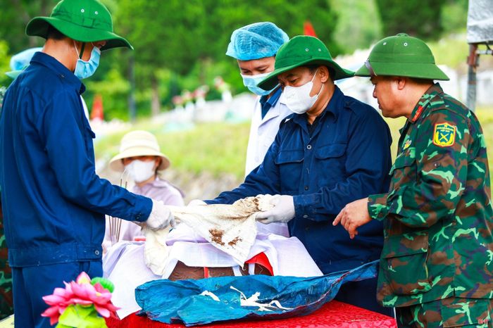 Hà Tĩnh cùng cả nước đang tập trung cao, thực hiện “Chiến dịch 500 ngày đêm đẩy mạnh thực hiện tìm kiếm, quy tập và xác định danh tính hài cốt liệt sĩ”.